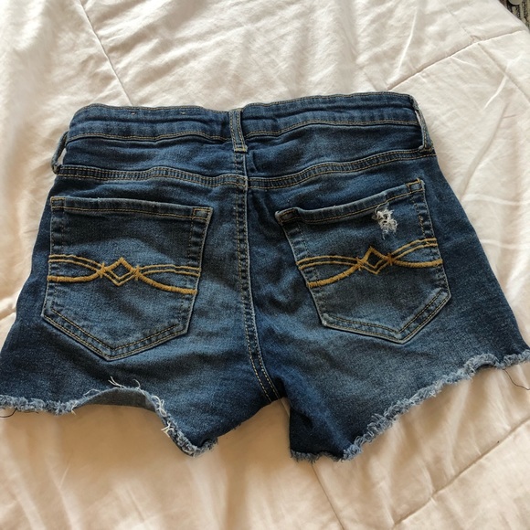 Mudd ripped Jean shorts - Picture 4 of 5